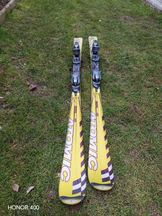 Vând schiuri ATOMIC