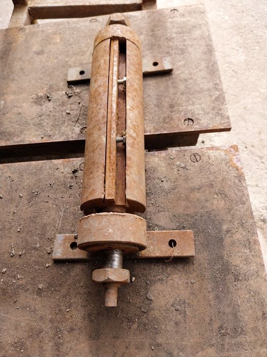 Vând abricht cu trei cuțite de 30 cm,,