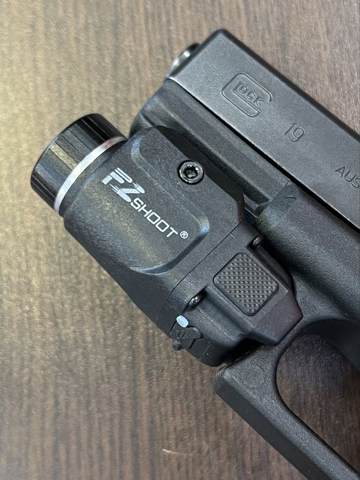 Подцевен фенер за пистолет