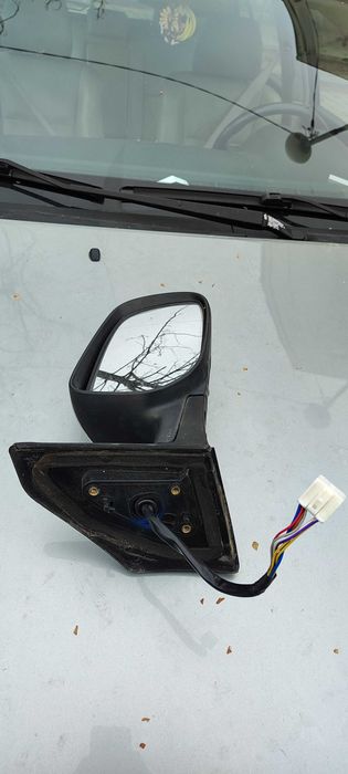 Продавам предно дясно огледало за Т25 фейса, всичко по него работи