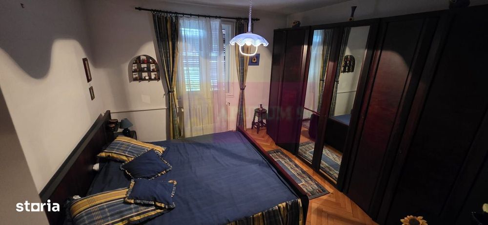 Vila de vanzare cu 6 camere si teren de 5116 mp in Cornu, Prahova