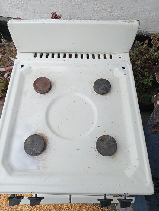 Продам газ плиту.