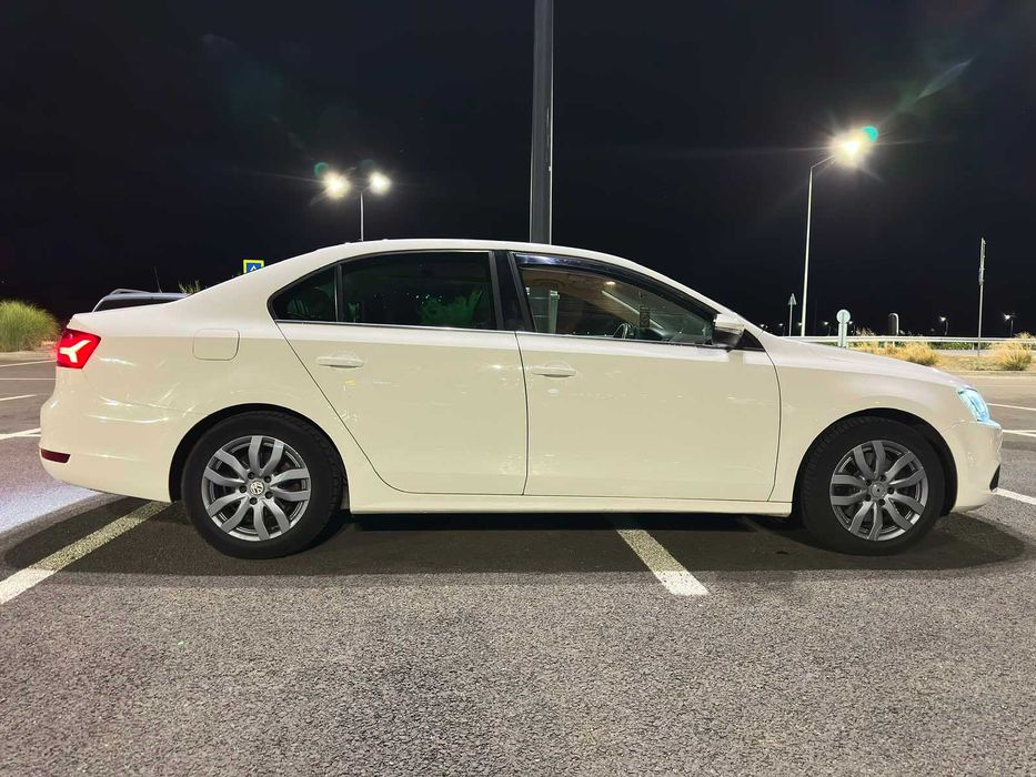 VOLKSWAGEN Jetta 2012 — imagine 2