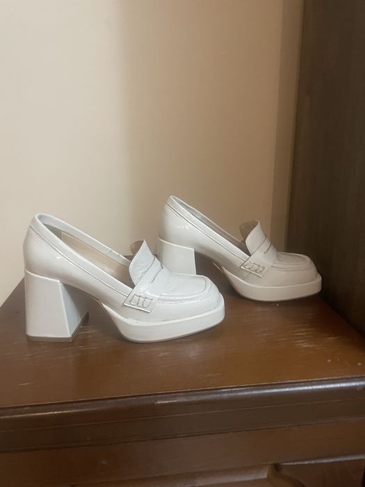Дамски лоуфъри на ток Gianni