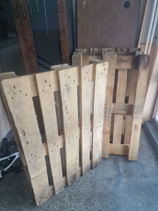 Продавам 4 броя палети