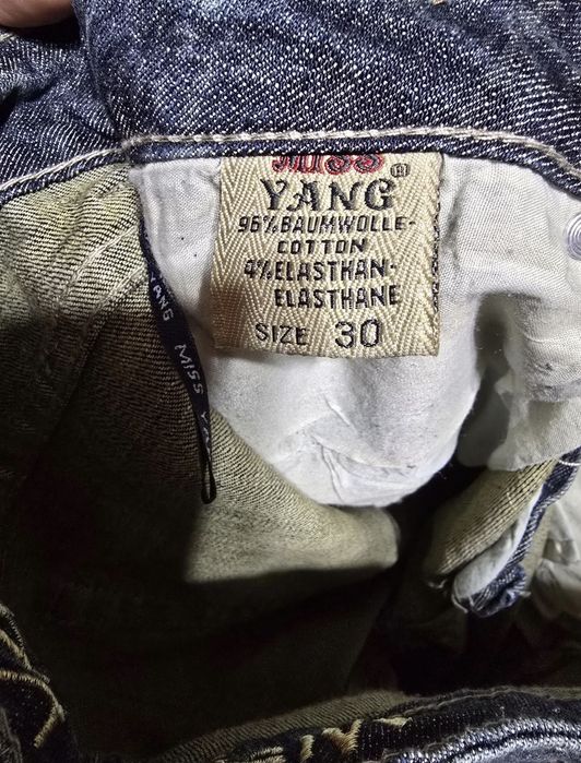 Blugi marimea 30 cu insertii aurii Dama