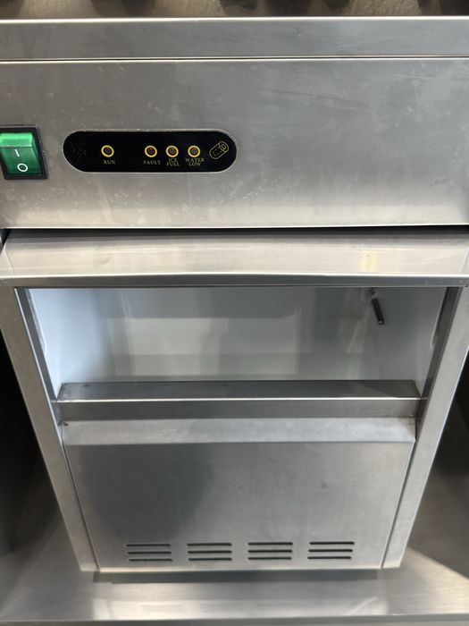 Vand masina de facut gheata Maxima 24kg