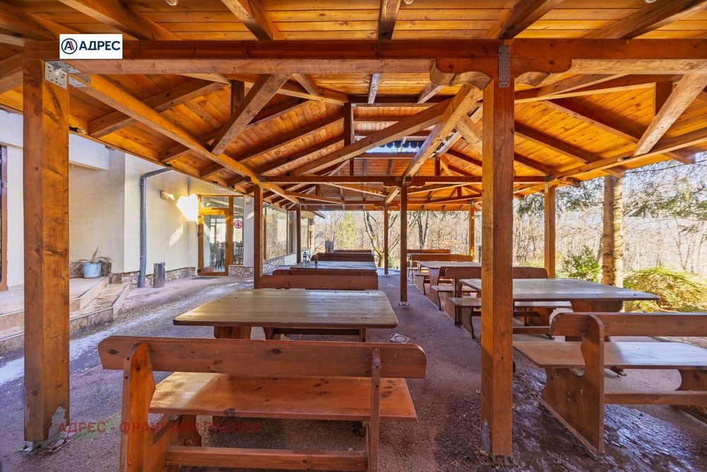 Продава се Хотел в с. Велчево, Област Ловеч - 768 кв.м за 679 €/кв.м - Снимка #5