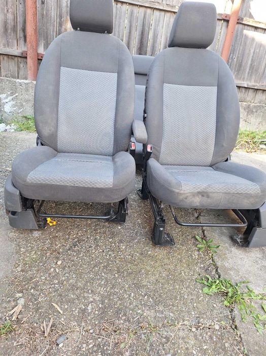Vand scaune cu incalzire Ford Focus Cmax 2004 stare buna !
