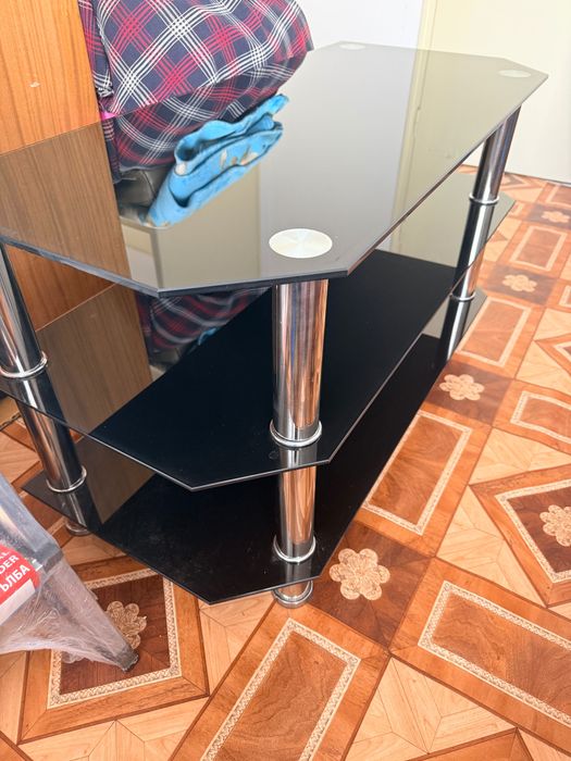 Елегантна маса за телевизор и дом. Кино