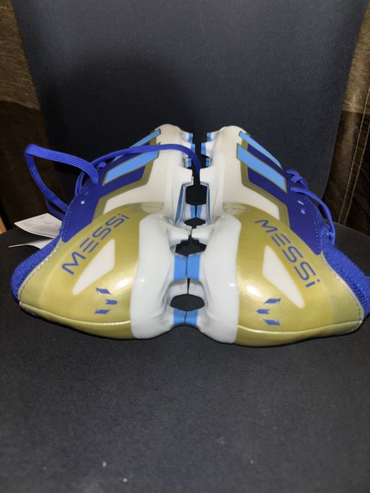 НОВИ Футболни обувки Adidas X