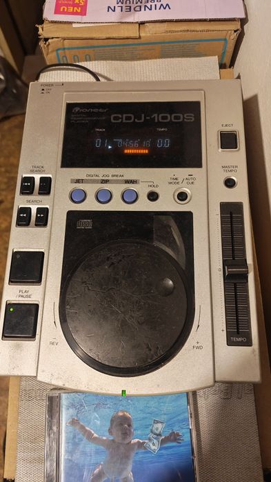 Стара техника за DJ. Behringer, pioneer cdj 100 .