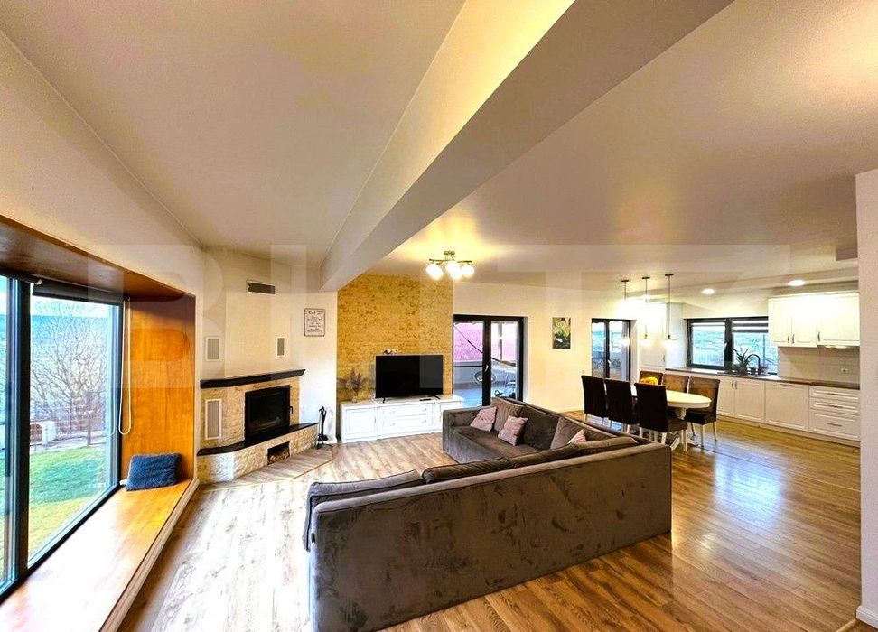 Casa individuala, 250mp, cu teren 640 mp, garaj, zona Planoarelor, Dez