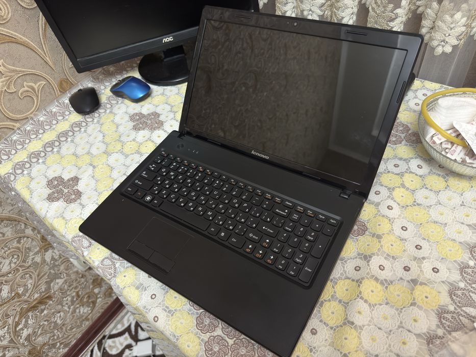 Noutbook sotiladi ishlatilmgan uyda turgan