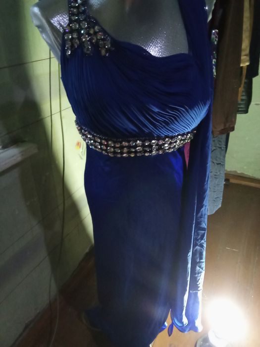 Вечерние женские платья