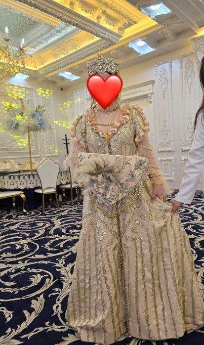 Ansambil yangi zur tikilgan