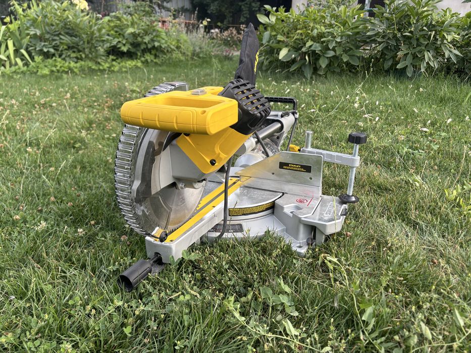 Пила торцовочная STANLEY SM18