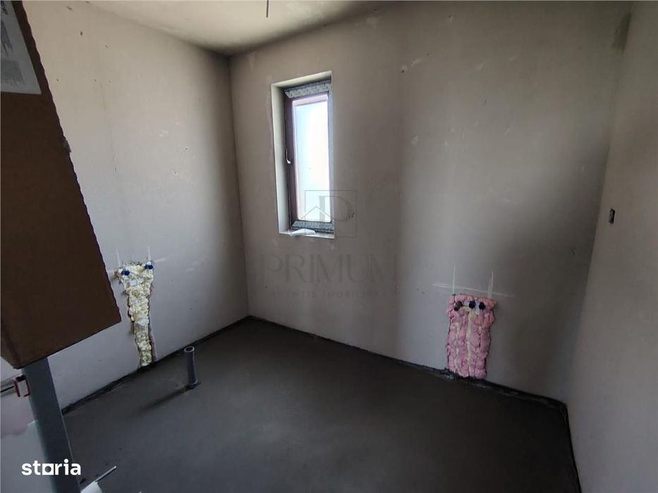 Duplex despartit prin C.T.- dormitor la parter - canalizare