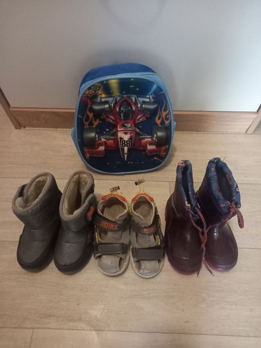 Продам детскую обувь и рюкзак
