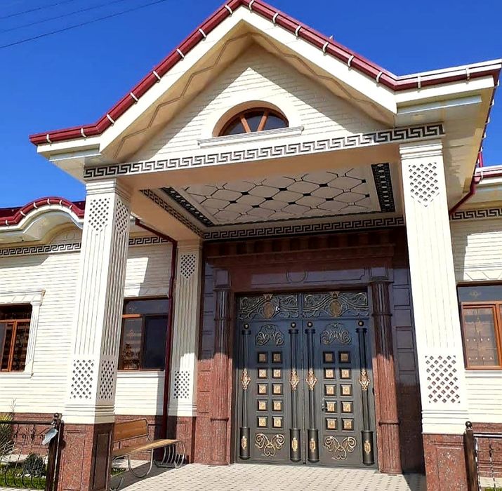 Установка Гранит на цоколь и Фасад из Натуральная Травертина