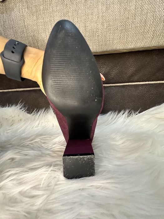 Стилни дамски обувки с ток