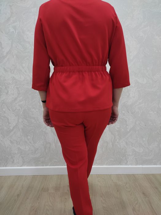 Продам женский костюм