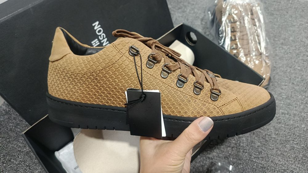 Pantofi din piele naturala