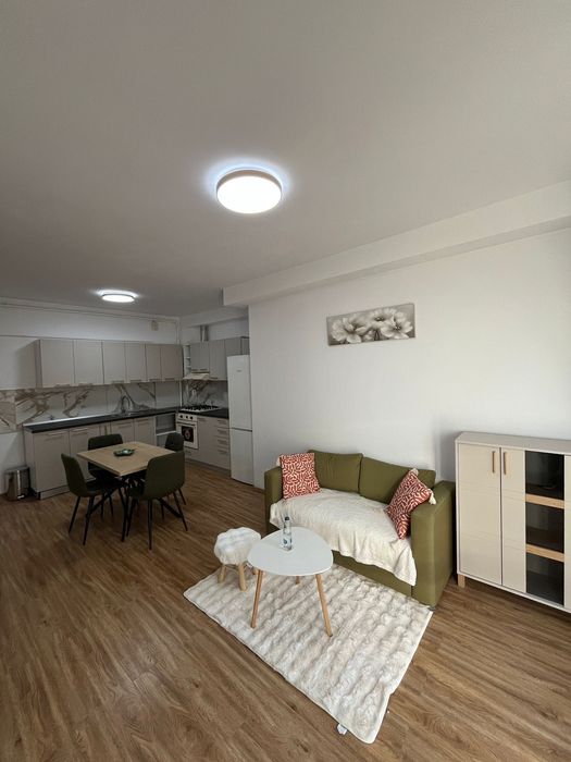 Apartament superb de închiriat cu pisicina în complex