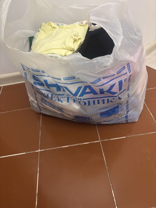 Отдам даром  старые вещи