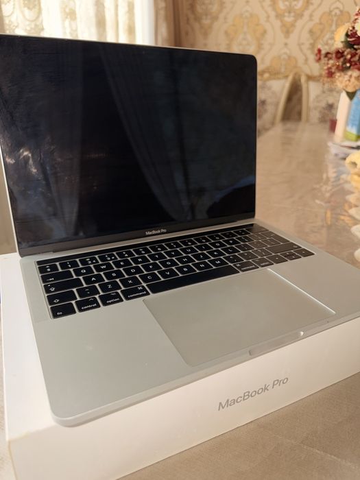 MakBook Pro sotiladi