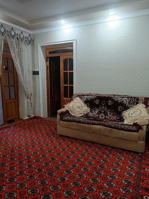 Tashmi postidan 3.5 km kirganda 3.80 sotix 6ta xona oshxona padval