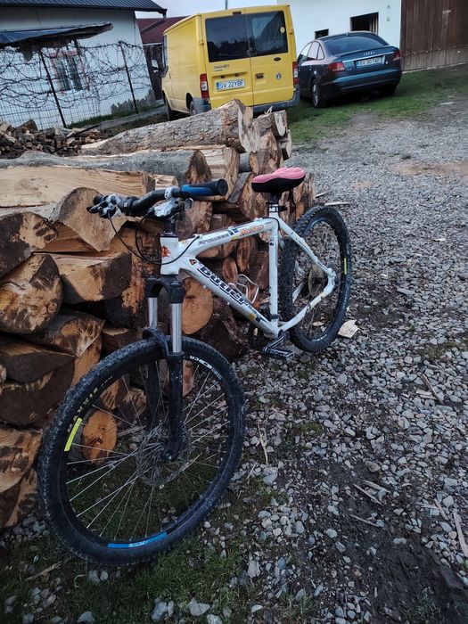 Vând sau schimb cu trotinetă electrica Bicicletă custom făcută pe piese mai multe detalii in privat sau descriere