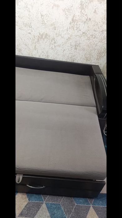 Продается диван в хорошем состоянии