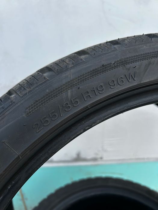 Зимни гуми 255/35-19r