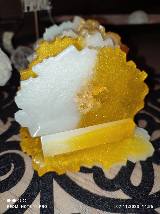 Decorațiuni din rășină epoxidică lucrate manual cu meticulozitate