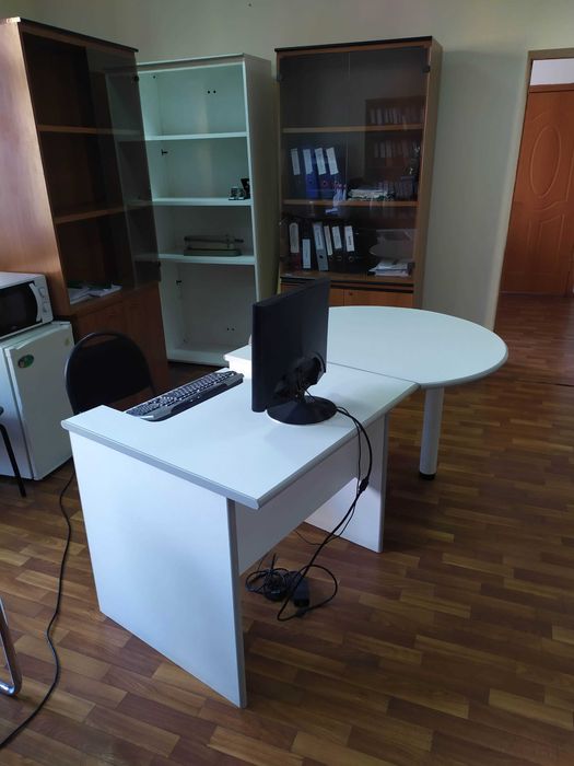 Офисные столы и Шкафы