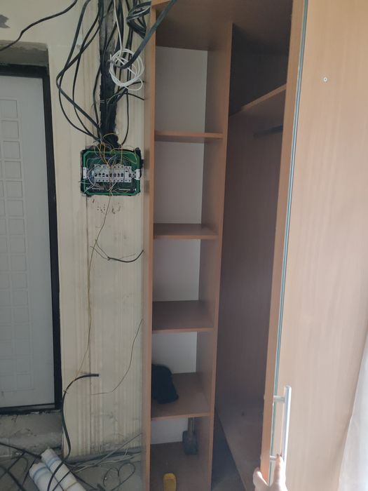 Шкаф угловой срочно продам