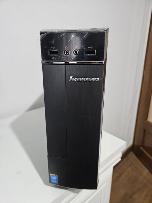 Vând PC Lenovo nou.
