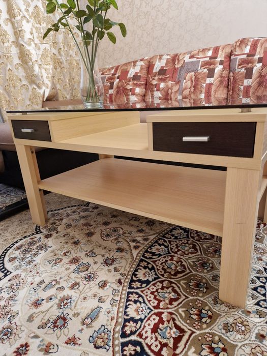 Продам стол журнальный