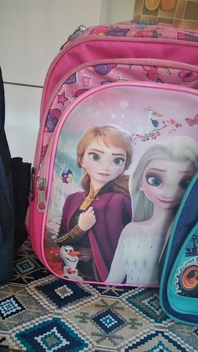 Школьные сумкий.