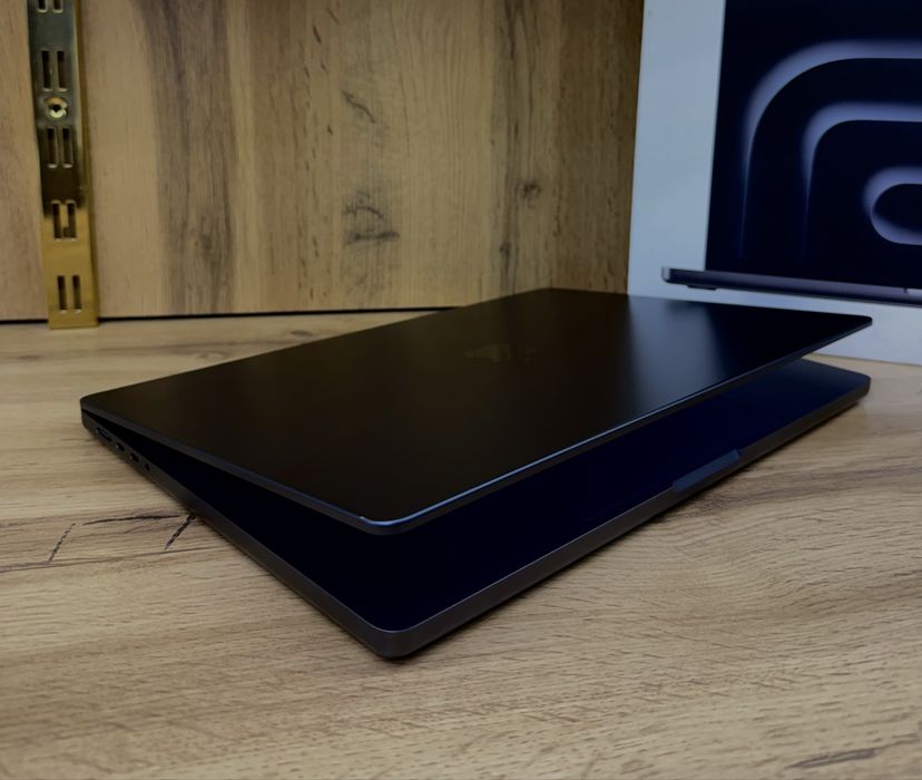 MacBook Pro M3 Pro 16” 18GB/1TB Space Black • Full Box
