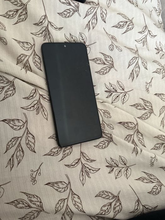 Poco x4 pro с трешеной на стекле