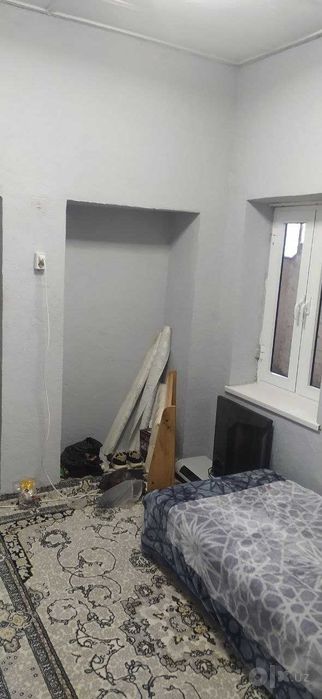 Продается домик на земле  в самом ЦЕНТРЕ Янгиюля!