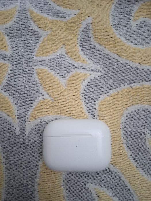 Срочно продам эйрподс наушник