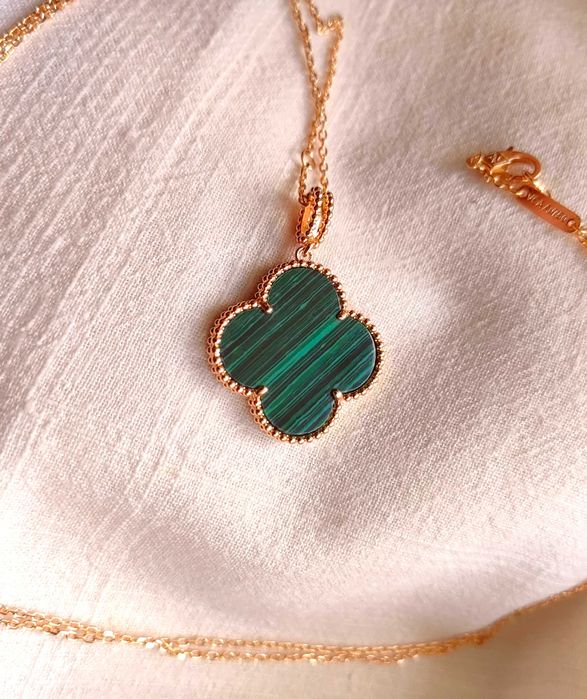 Дълго дамско колие с голяма детелина от зелен малахит, Van Cleef - VCA