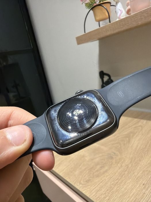 Apple watch SE срочно продаю