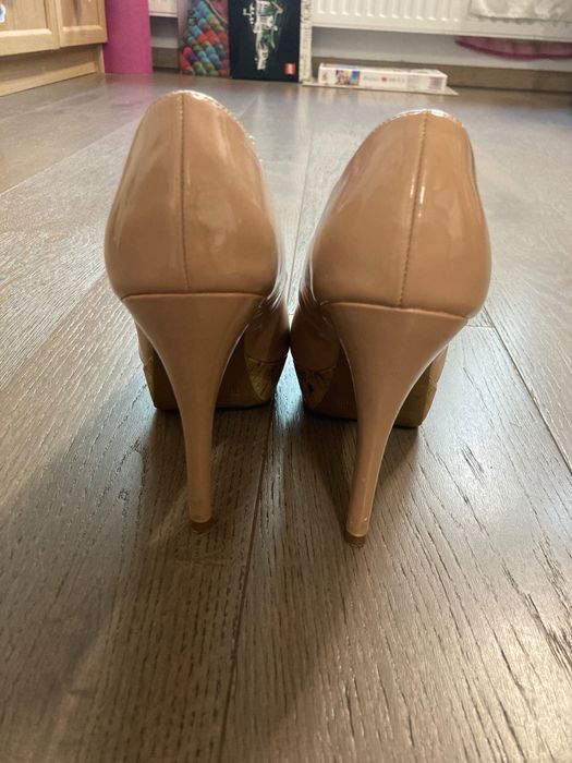 Sandale elegante de vânzare