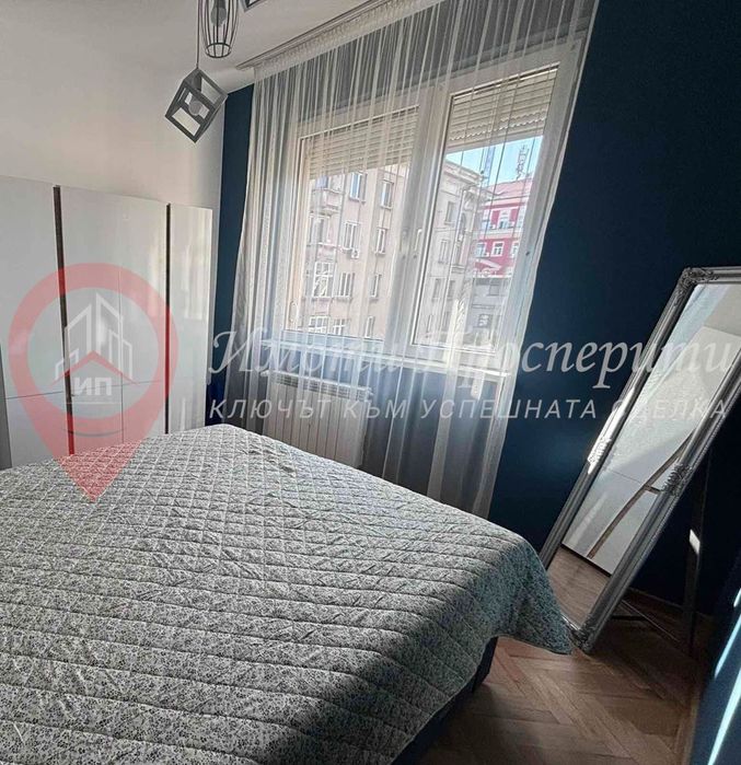 Дава се под наем Тристаен апартамент в София, Център - 80 кв.м за 1250 € - Снимка #12