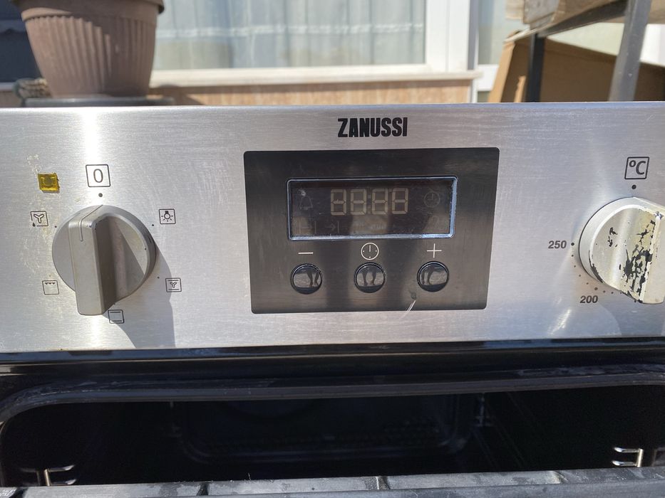 Фурна за вграждане Zanussi