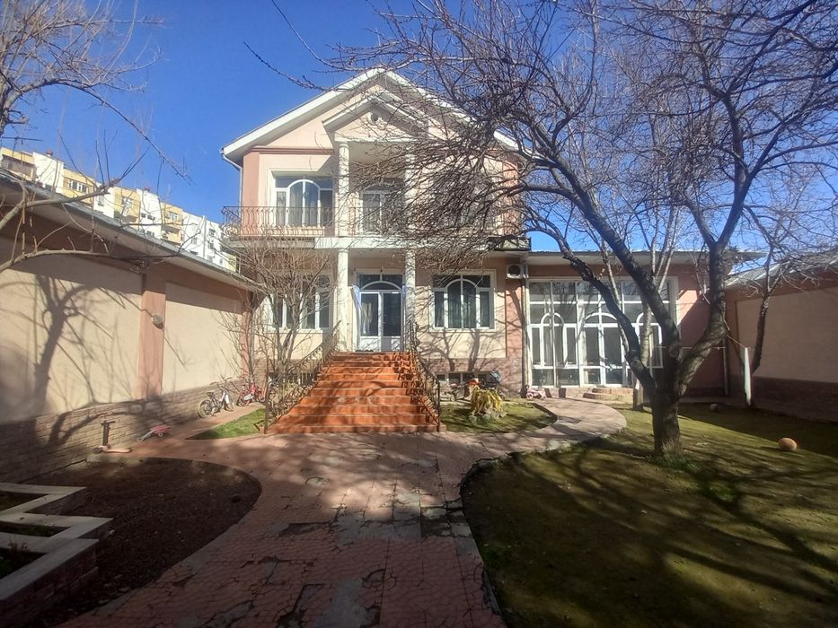 Продаётся дом в центре города метро Минор Юнусабад
